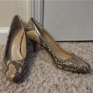 NWOT BANDOLINO BLACK, GRAY, WHITE SHOES size 10